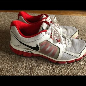 Nike Dual Fusion ST2 sneakers